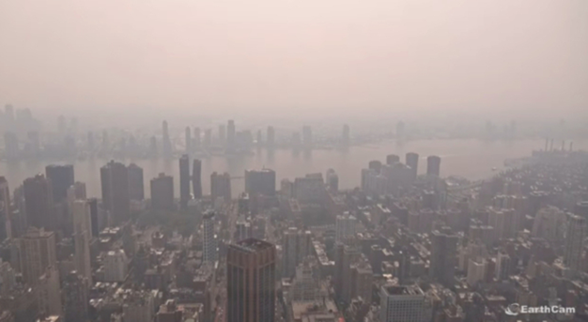 Northeastern United States Suffocates from Smoke Pollution Due to Canada Fires