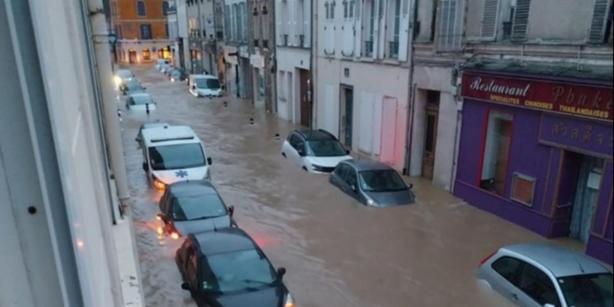 Bilan du passage de Kirk : 113 km/h de vent à Lyon, plus d'un mois de pluie à Paris, crues et inondations - Actualités La Chaîne Météo