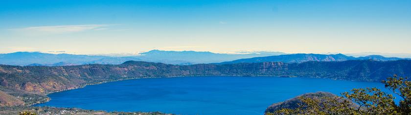 Salvador: un immense lac envahi d'algues vertes, pêche et tourisme à l'arrêt