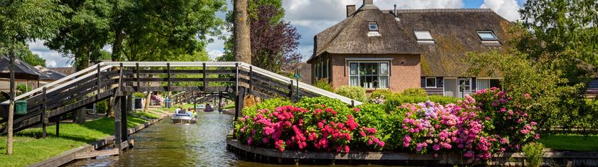 Giethoorn, le village sans routes qui flotte entre rêve et réalité