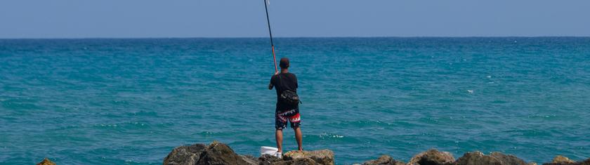 Le rockfishing, l’art de pêcher fin au plus près du littoral