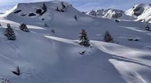 Avalanche mortelle à Val-d’Isère : le risque maximal se confirme en montagne