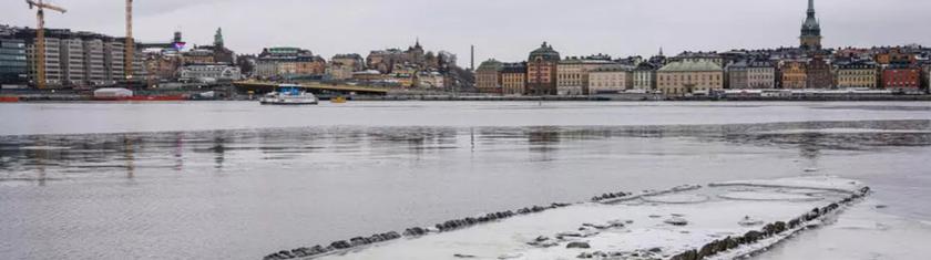 Suède: une épave de navire du XVIIe siècle réapparaît à la faveur de la baisse du niveau de la Baltique