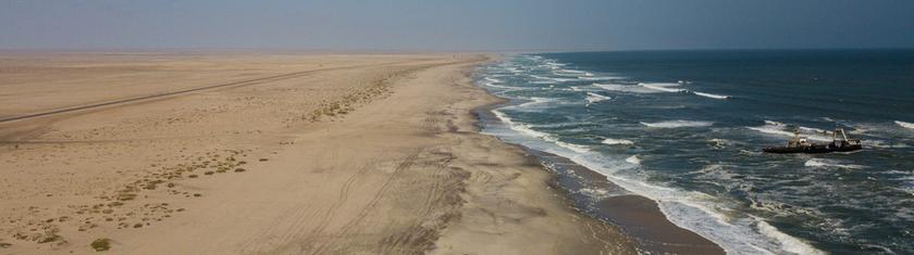 Skeleton Bay : la vague la plus longue du monde au cœur du désert namibien