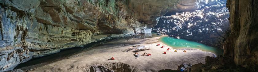 Grotte de Son Doong : explorer la plus grande cavité du monde au cœur de la jungle vietnamienne