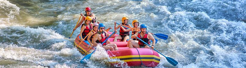 Les meilleures destinations pour faire du rafting : 8 rivières pour vivre l’eau vive au plus près