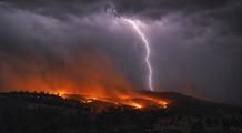 Incendies : comment les « orages secs » peuvent-ils déclencher de nouveaux feux ?