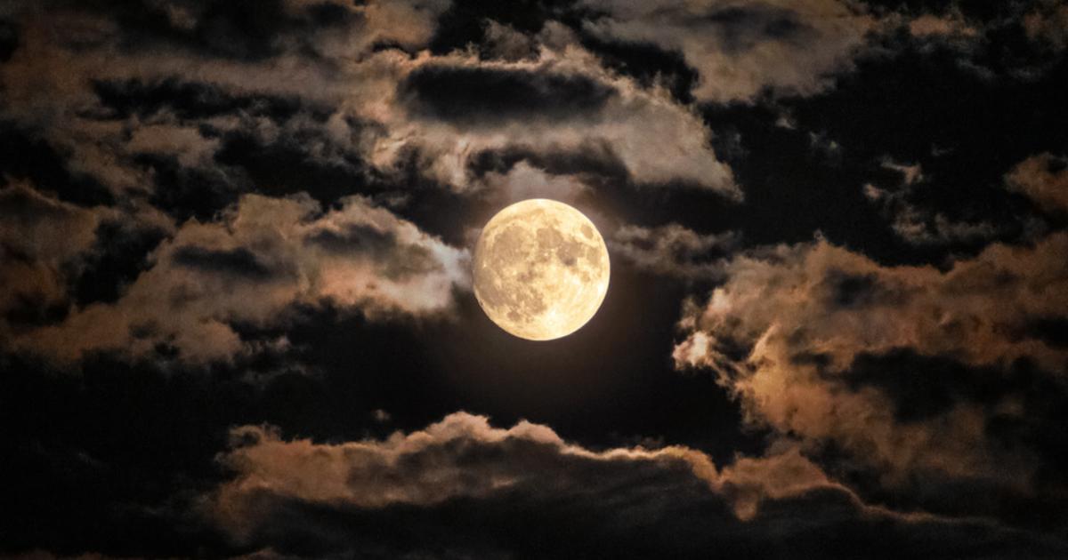 Pleine Lune de l’Esturgeon du 28 août 2026 : un spectacle exceptionnel avec une éclipse lunaire
