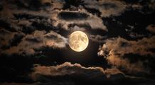 Pleine Lune de l’Esturgeon du 28 août 2026 : un spectacle exceptionnel avec une éclipse lunaire