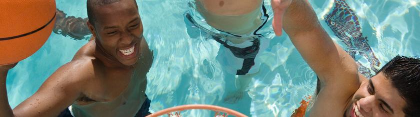 L’aqua basket, le jeu d’équipe qui met l’adresse à l’épreuve dans l’eau